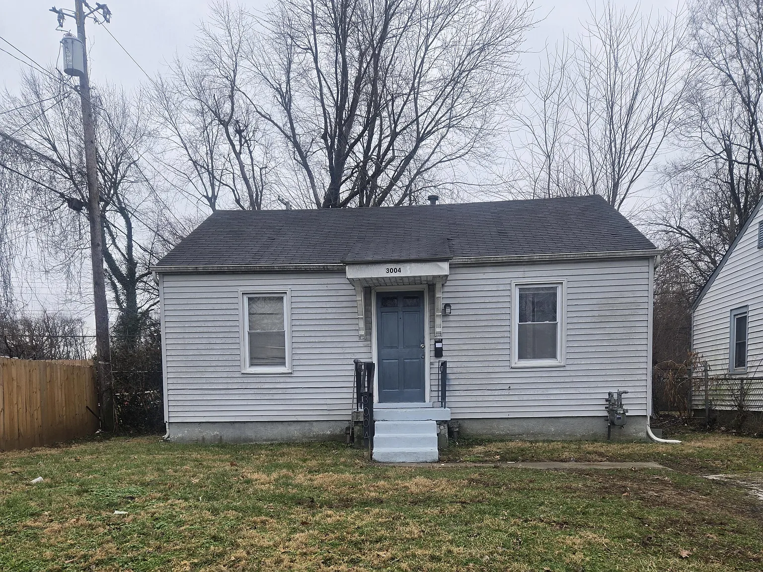 2 bed, 1.0 bath, 700 sqft, $1,200 — Photo 2