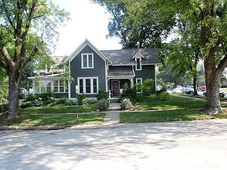1st image of 223 E Huron St