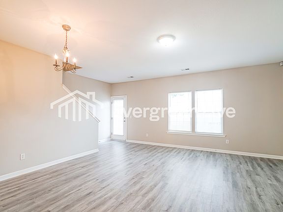 4th image of 448 Riglaw Cir