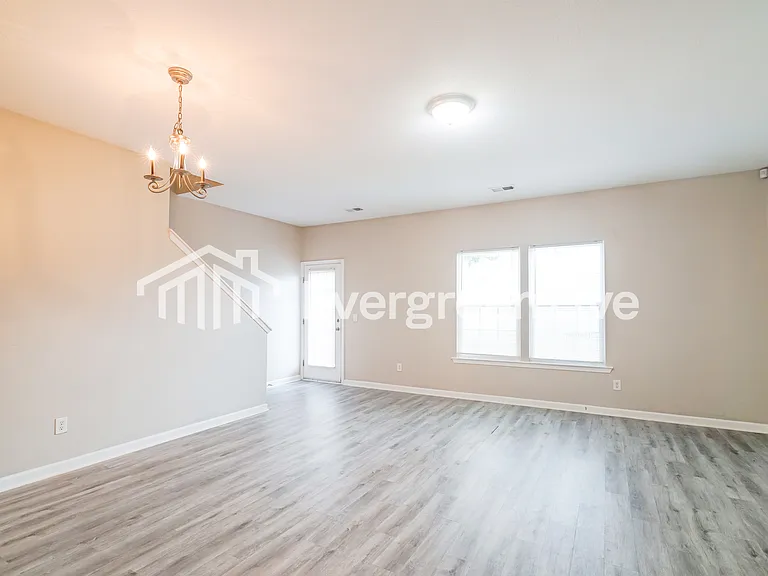 448 Riglaw Cir — Photo 4