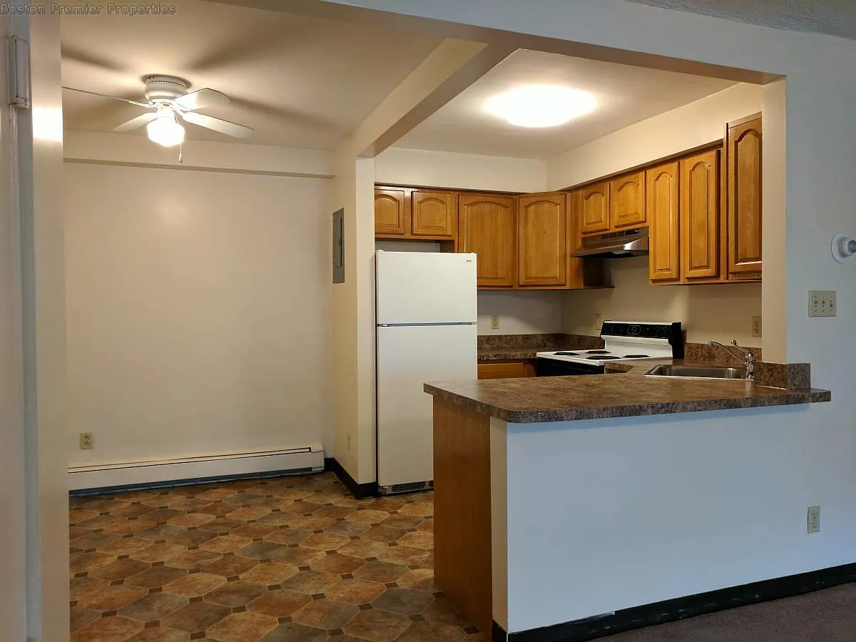 2 bed, 1.0 bath, 900 sqft, $2,150 — Photo 1