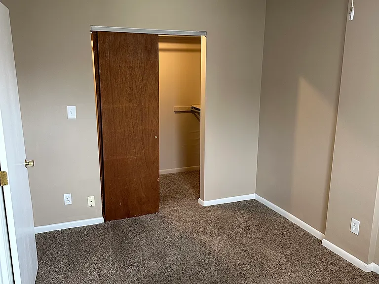 100 Ross Ave — Photo 6