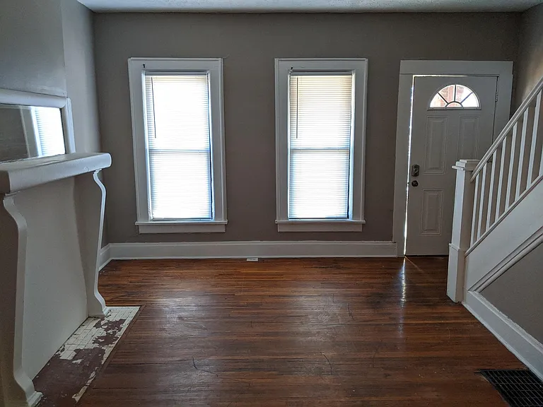 392 E Tompkins St — Photo 10