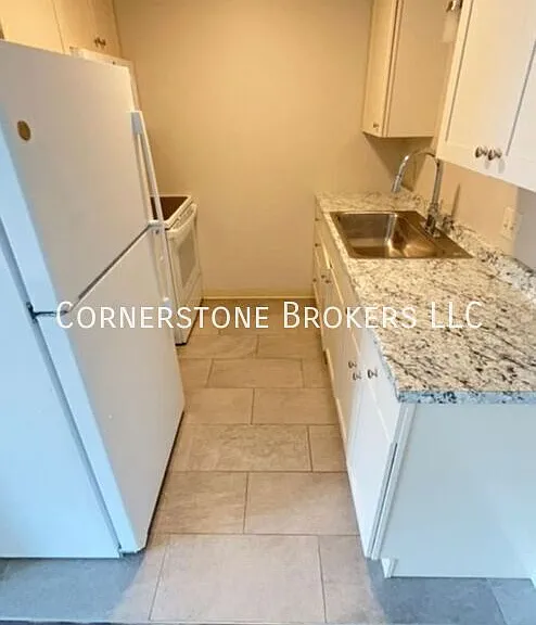 333 Custer Ave #12 — Photo 4