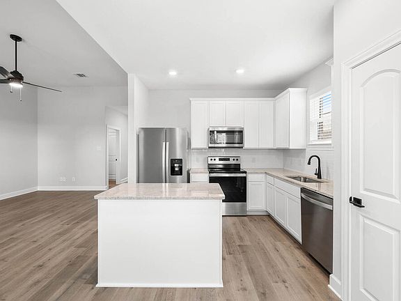 5th image of 345 Magnolia Blvd
