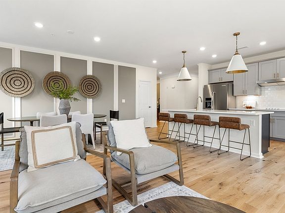 4th image of 5 Peters Farm Way #7107