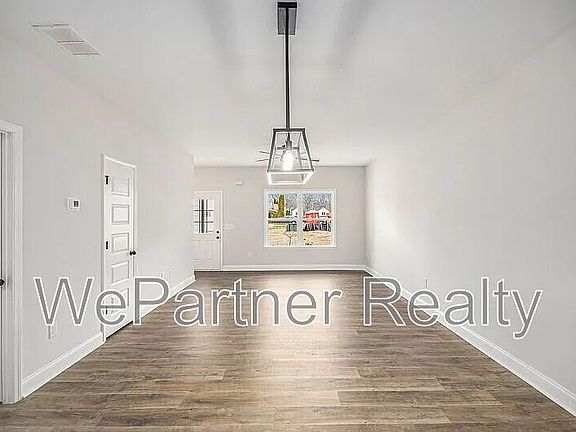 2nd image of 144 Crest Pointe