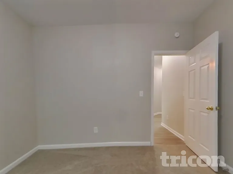 1060 Middlebrooke Dr — Photo 11