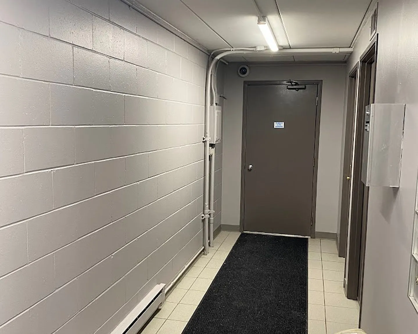 Courtyard Apartments — Photo 4