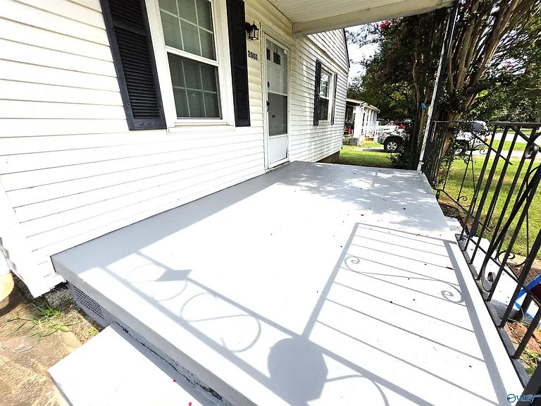 2007 Vanderbilt Cir SW — Photo 2