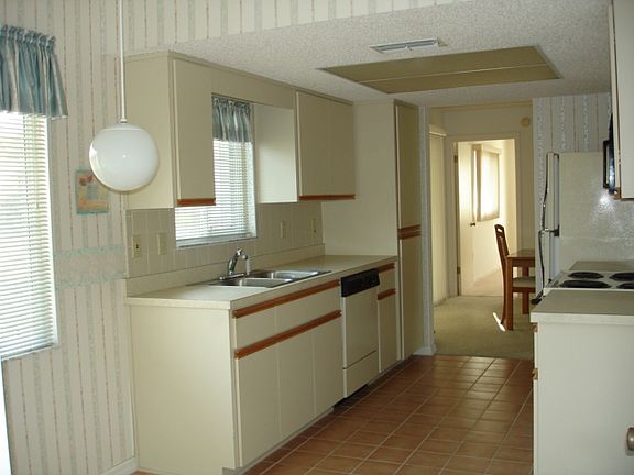 5th image of 10466 SE 178th Pl