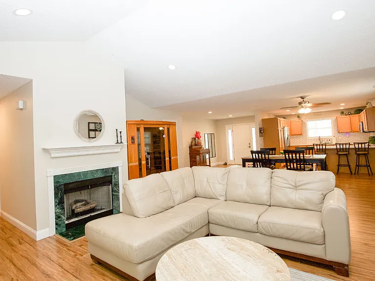 225 Adams Cir — Photo 15