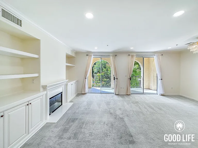 2260 Watermarke Pl — Photo 10
