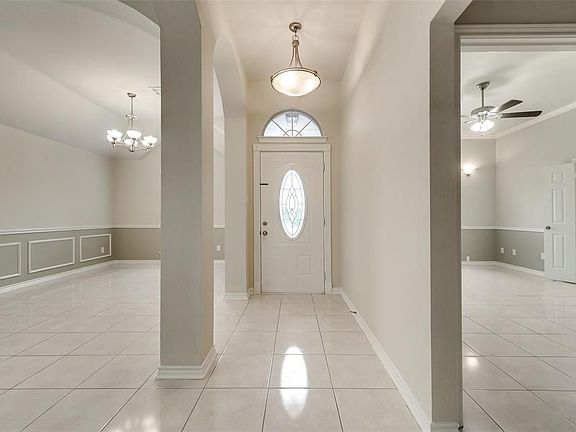 3rd image of 1023 Lauren Ln