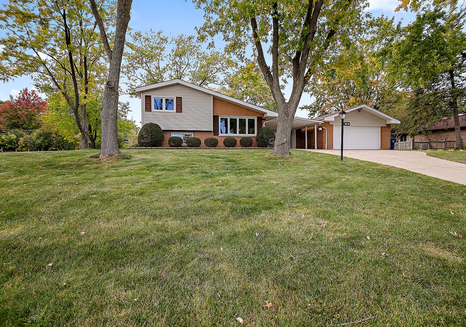 9010 S 84th Ave, Hickory Hills, IL 60457 | Zillow