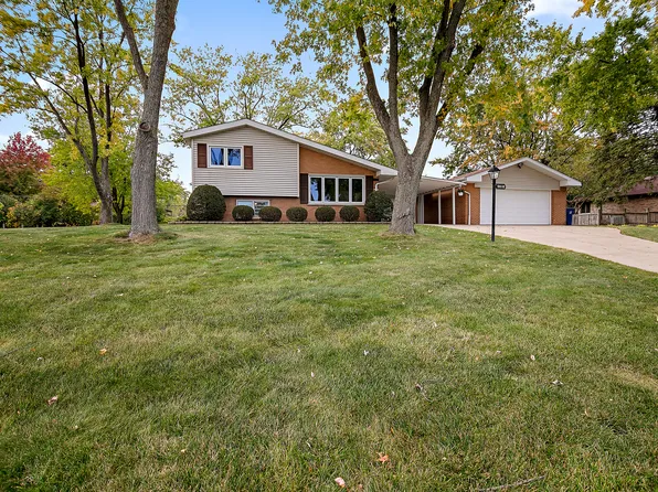 9010 S 84th Ave, Hickory Hills, IL 60457