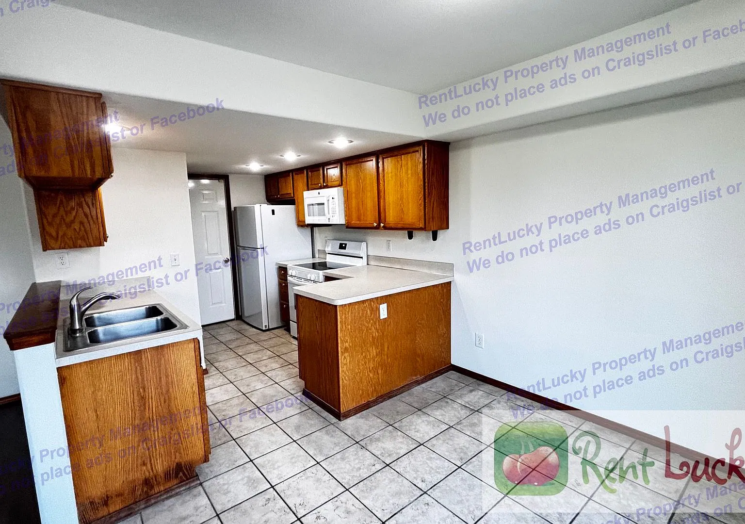 Enjoy the Space! 3-Bedroom| 2.5 Bathroom Chehalis Home with 2-Car Garage — Photo 3