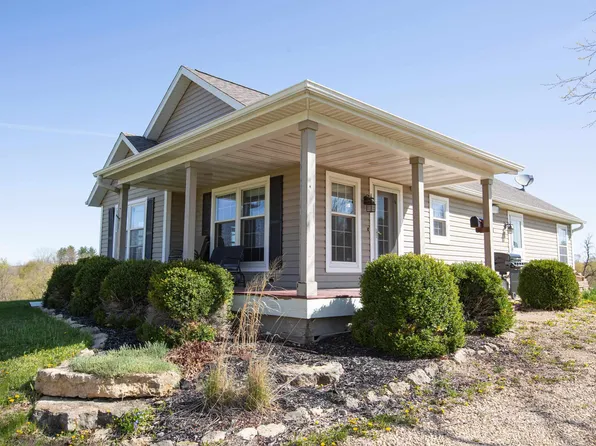 4A42 Colt Dr, Apple River, IL 61001
