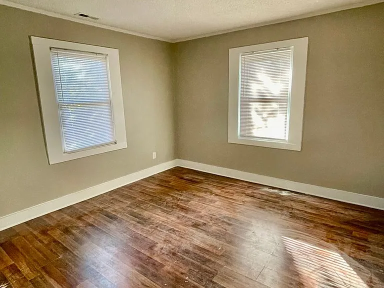 1131 Amelia Ave — Photo 11