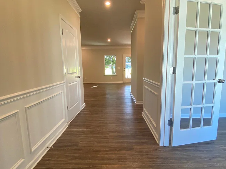 48 Westover Rd — Photo 2