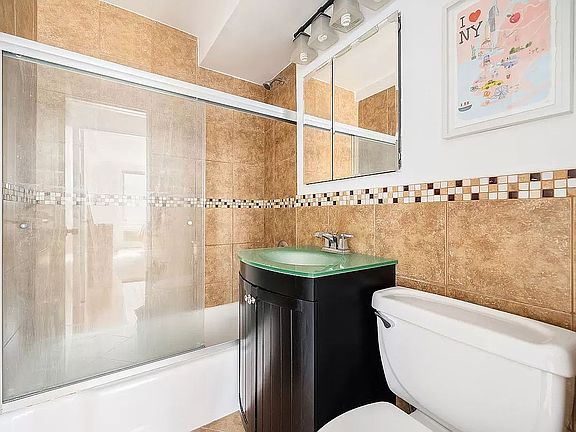 5th image of 160 E 27th St APT 11A
