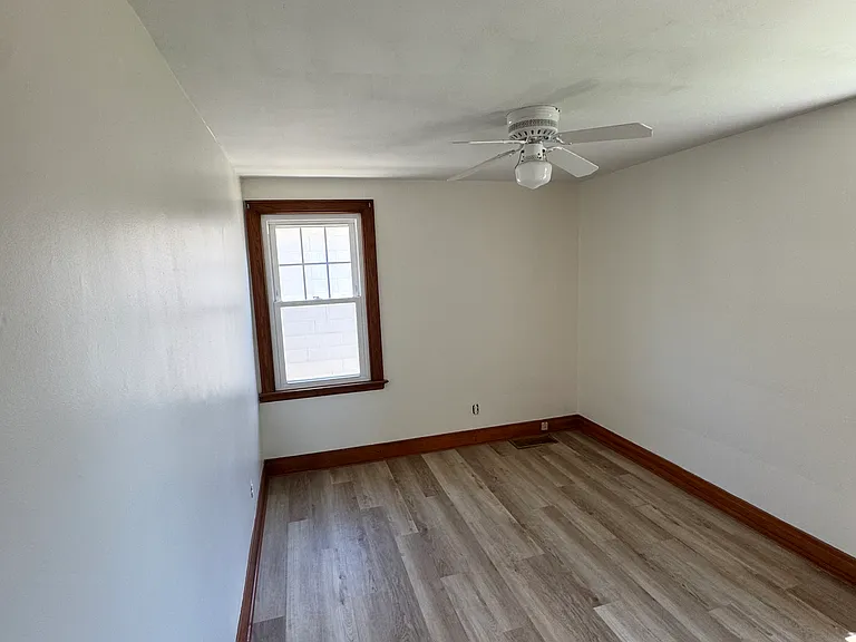 120 Victoria Blvd — Photo 6