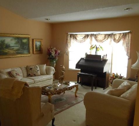 4th image of 10115 NW 71st Ct