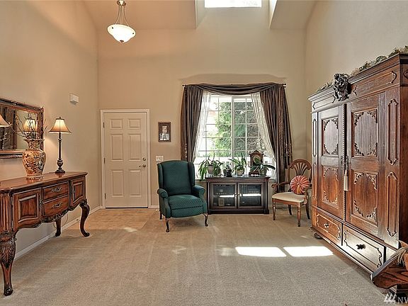 3rd image of 6805 38th Pl NE