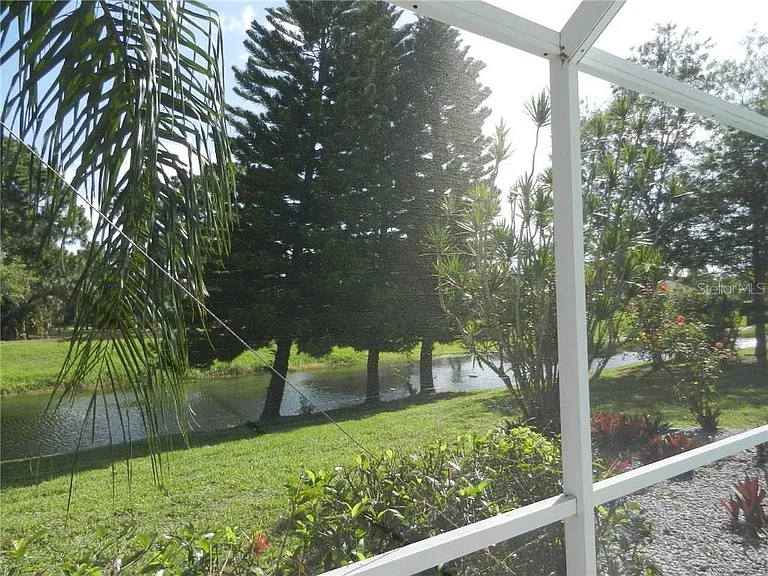589 Rotonda Cir — Photo 23