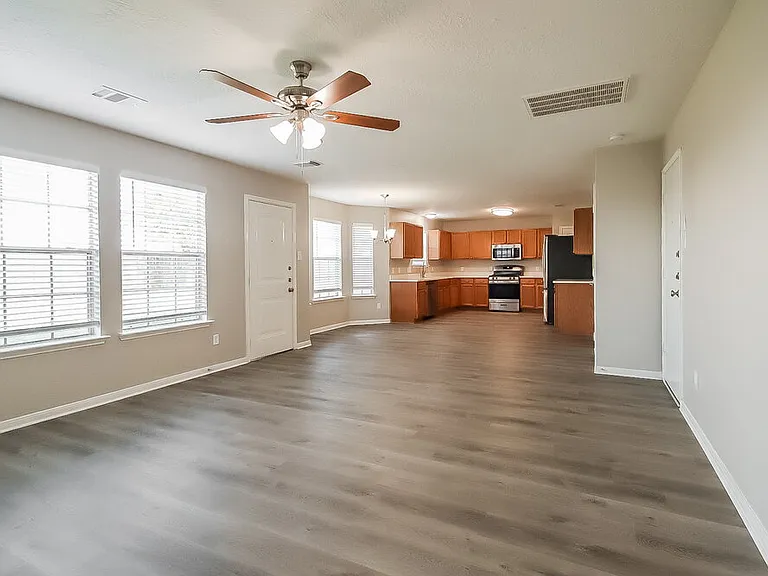 4805 E Parma Dr — Photo 4