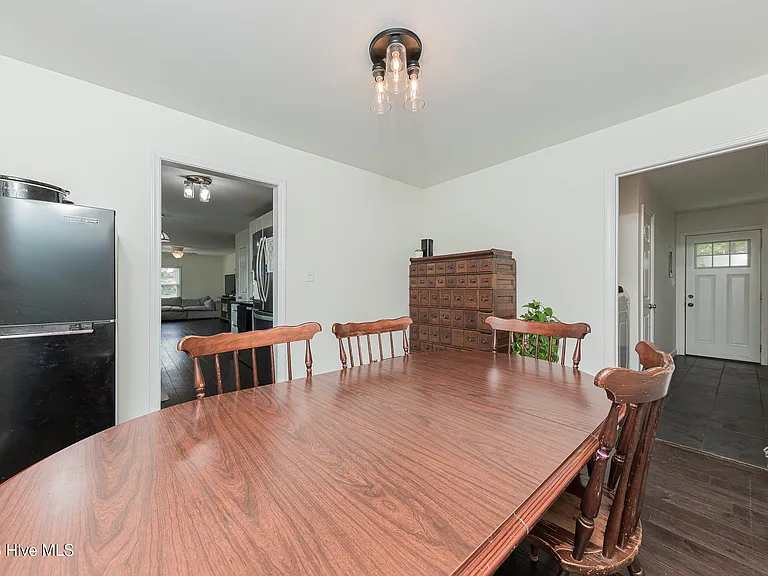 670 Queens Creek Rd — Photo 15