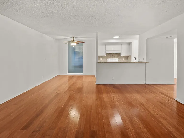 11946 Montana Ave #103 — Photo 4