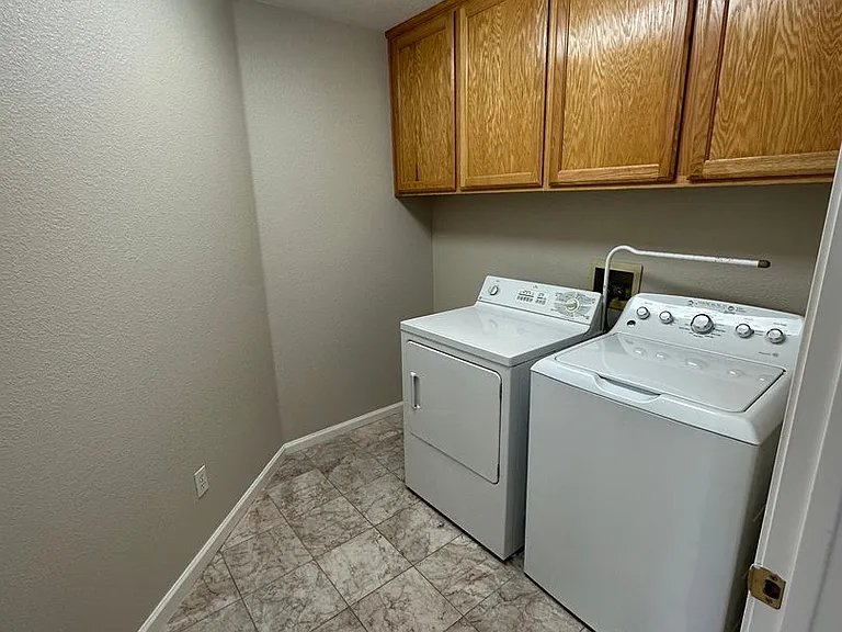 2283 Gary Ln — Photo 10