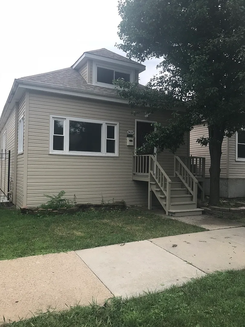 3637 W 61st St photo 1