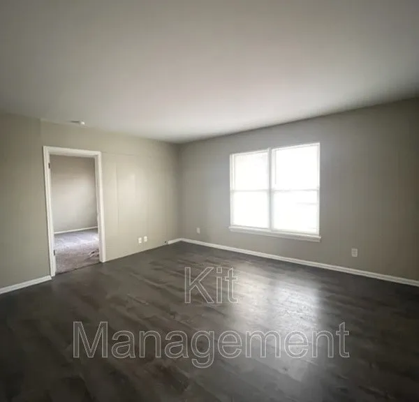 2900 W Dean Rd — Photo 9