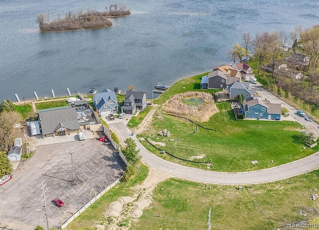 3492 Ponemah Dr, Fenton, MI 48430 MLS 20240026888 Zillow