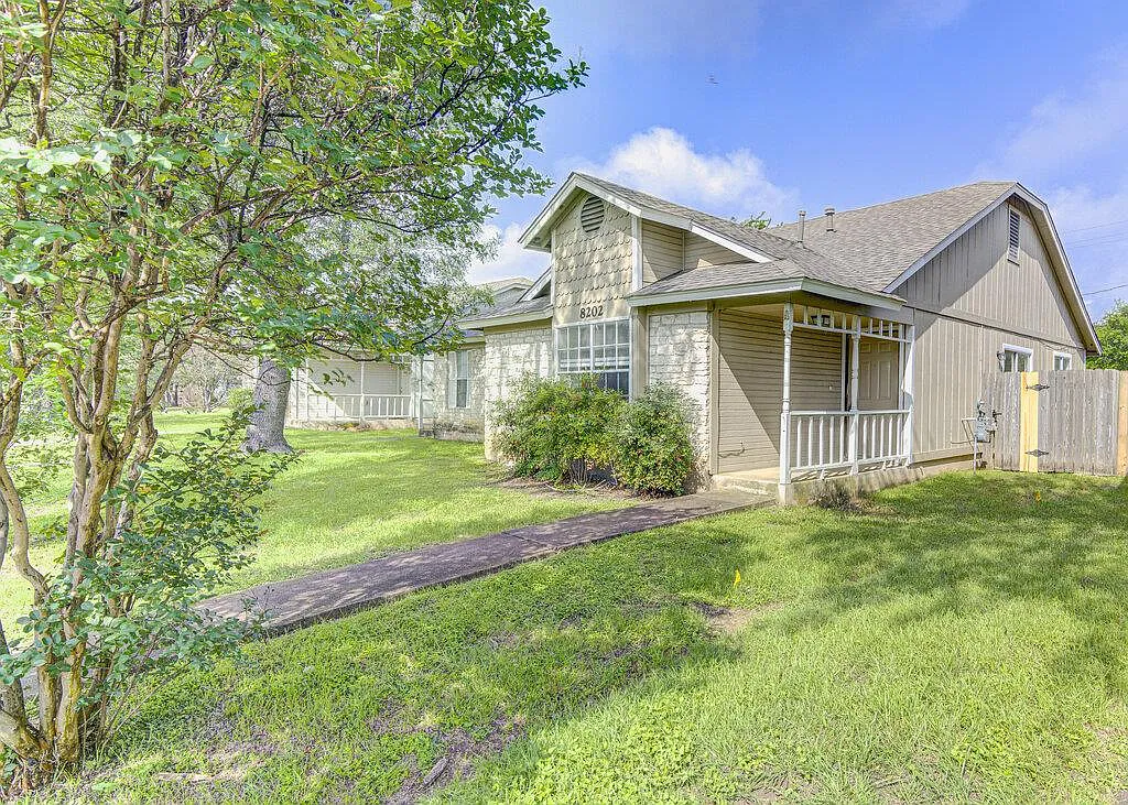 Building Photo - 8202 W Gate Blvd #A
