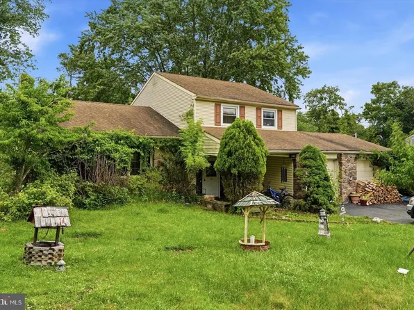 506 Holly Knoll Dr, Churchville, PA 18966