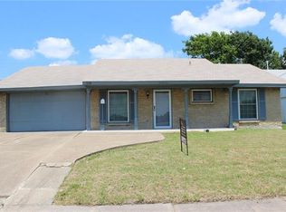 3001 W Ferndale Ln, Grand Prairie, TX 75052