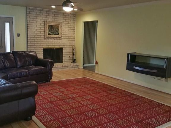 5th image of 2213 Shady Creek Dr