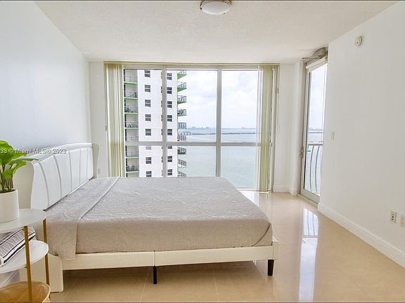4th image of 1750 N Bayshore Dr APT 2601