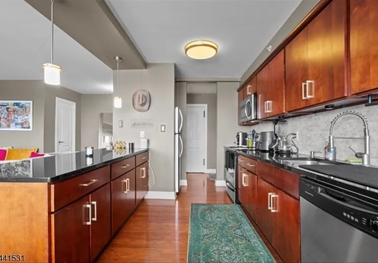 60 Parkway Dr E — Photo 5