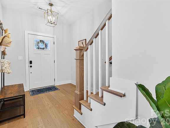5th image of 106 Wesser St