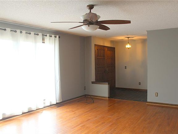 3rd image of 415 Park Pl