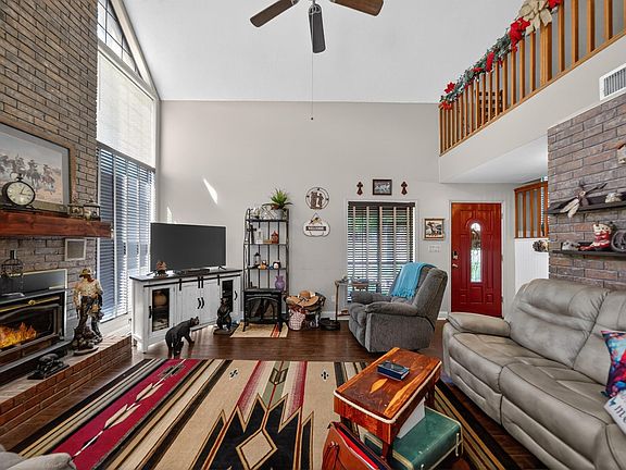 5th image of 2105 Baylor St
