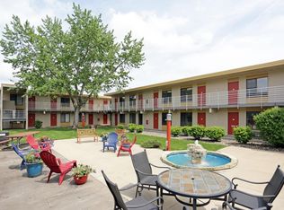 Glenbrook Centre, Cedar Rapids, IA 52402