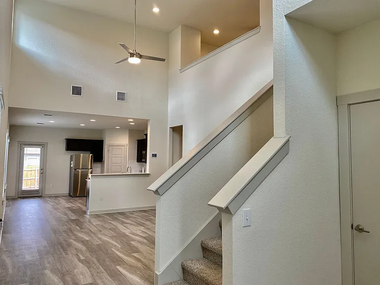 10210 Criswell Rd — Photo 4