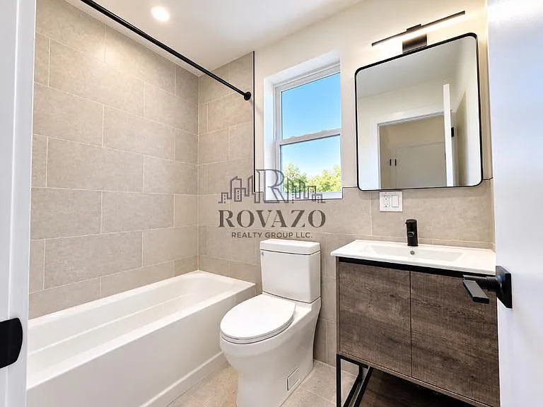4 bed, 900 sqft, $3,100 — Photo 4