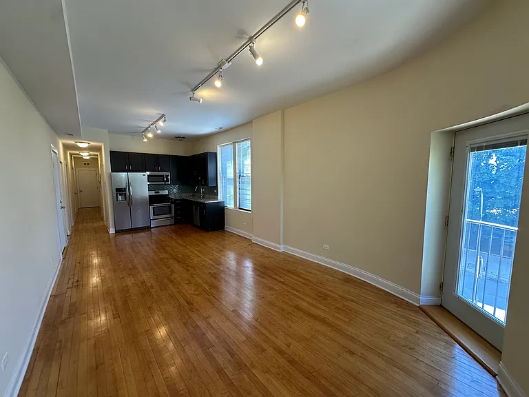 2159 W Belle Plaine Ave — Photo 13