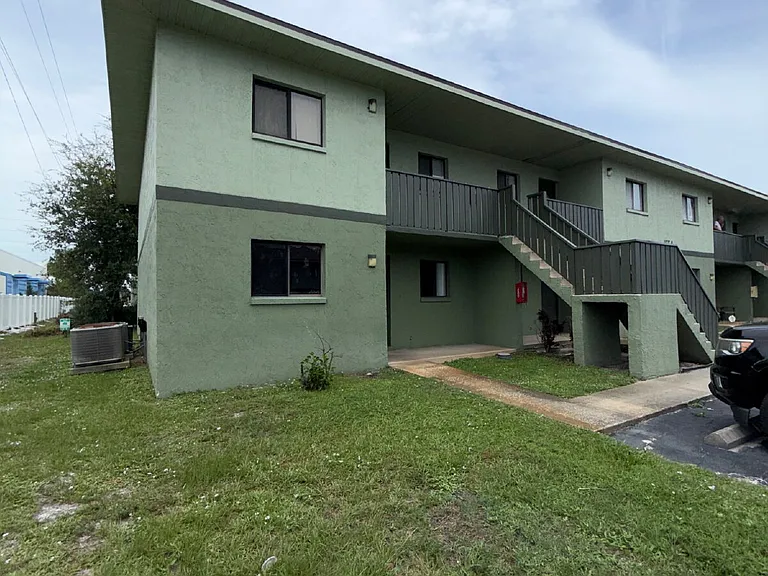 1554 University Ln #301 — Photo 2